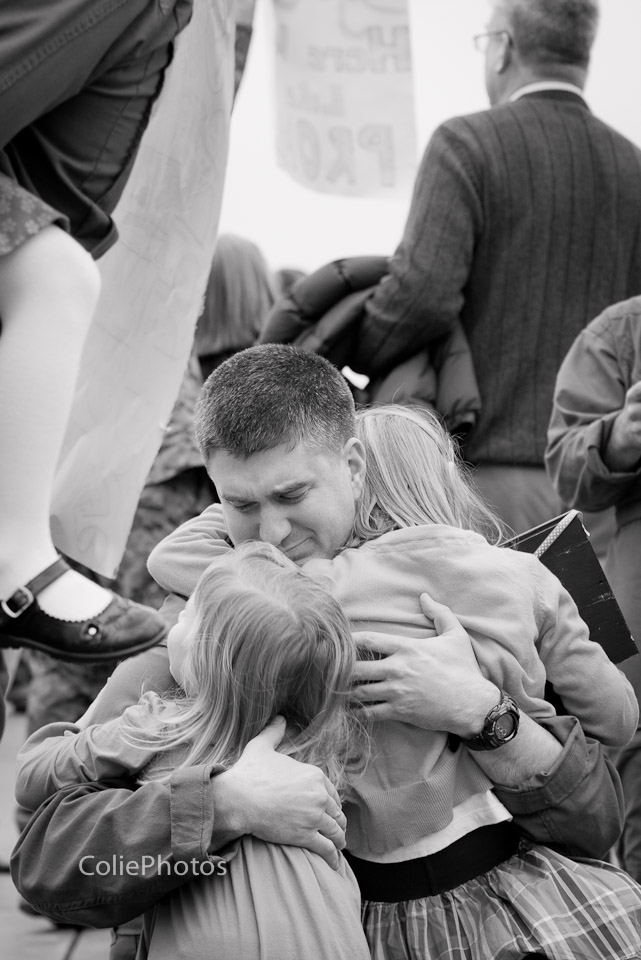 military homecoming daddy meets little girls